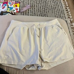 Old Navy Women's Light Cream Athletic Shorts